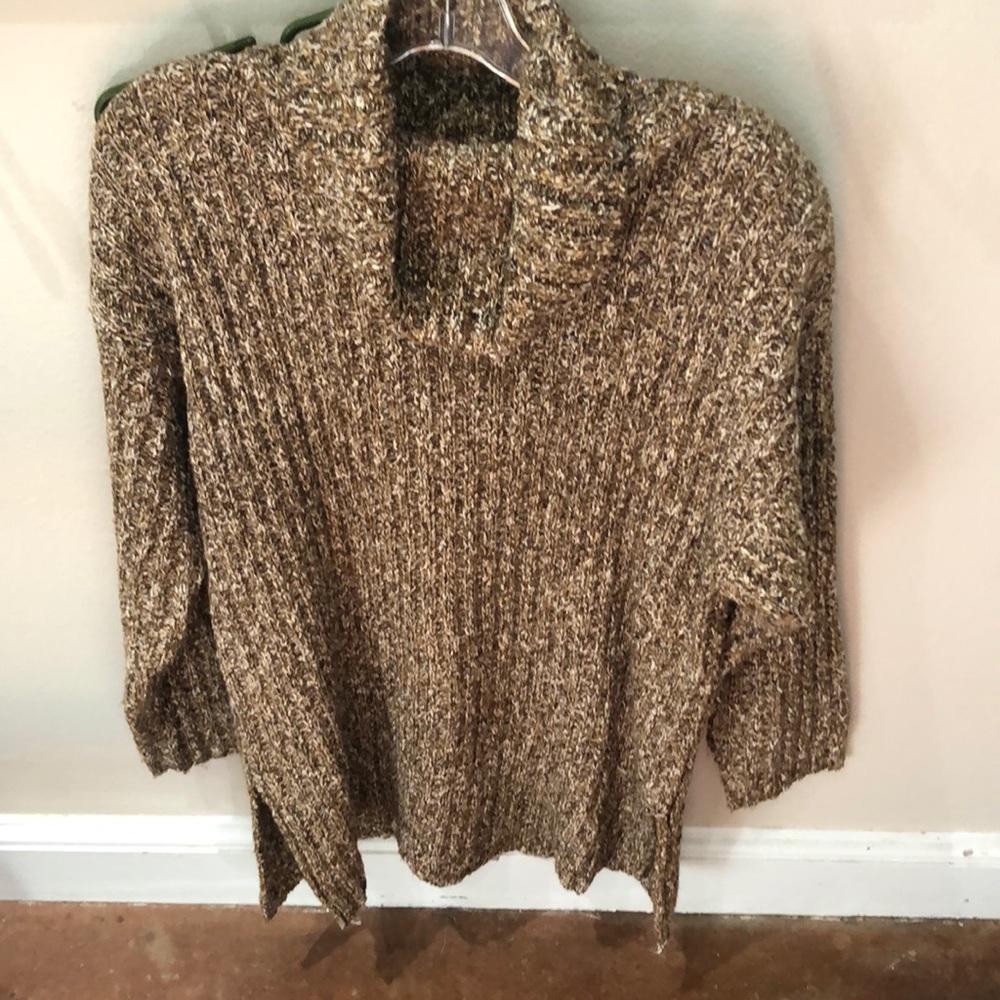 Scoop neck sweater